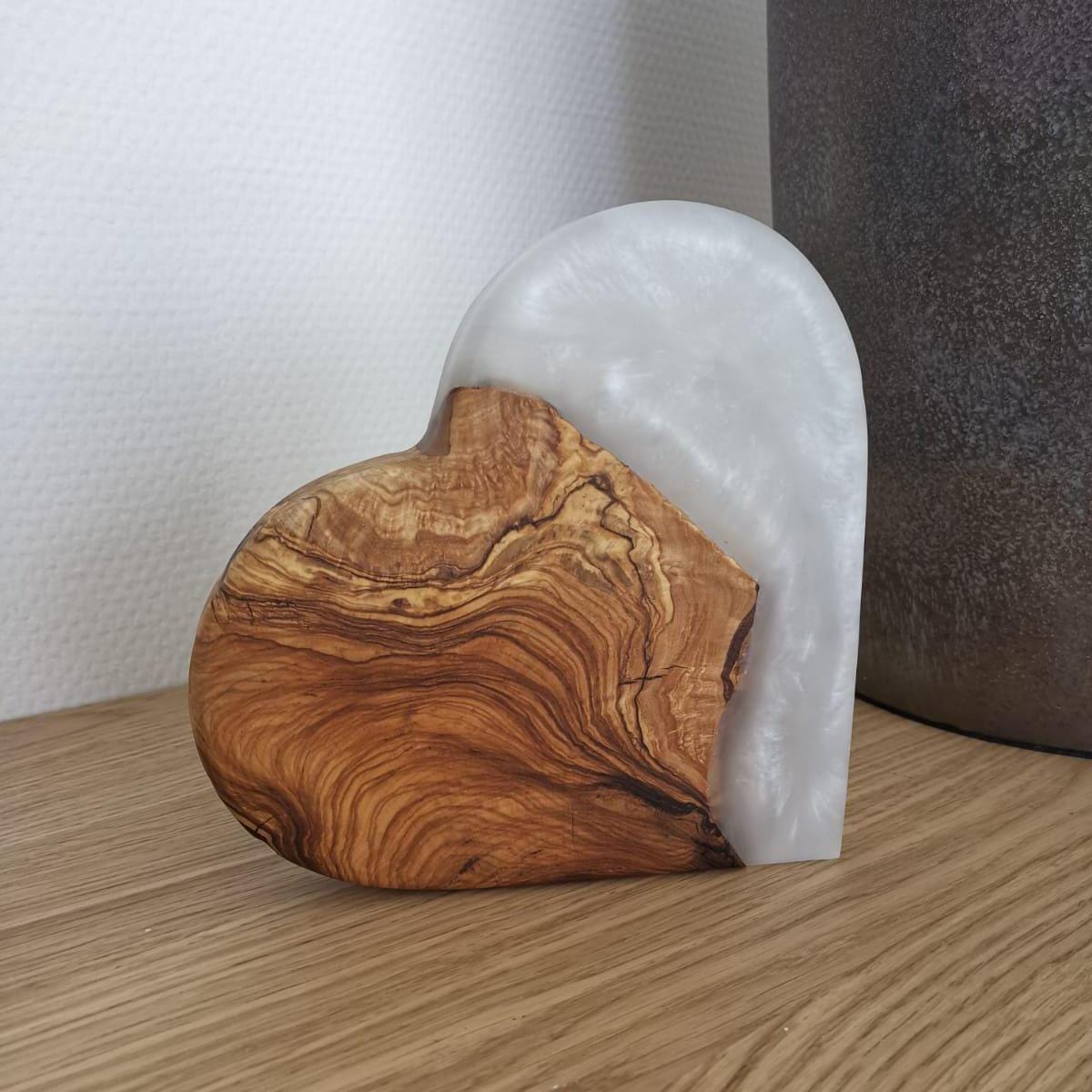 Herz aus Holz und Epoxid ca. 19cm
