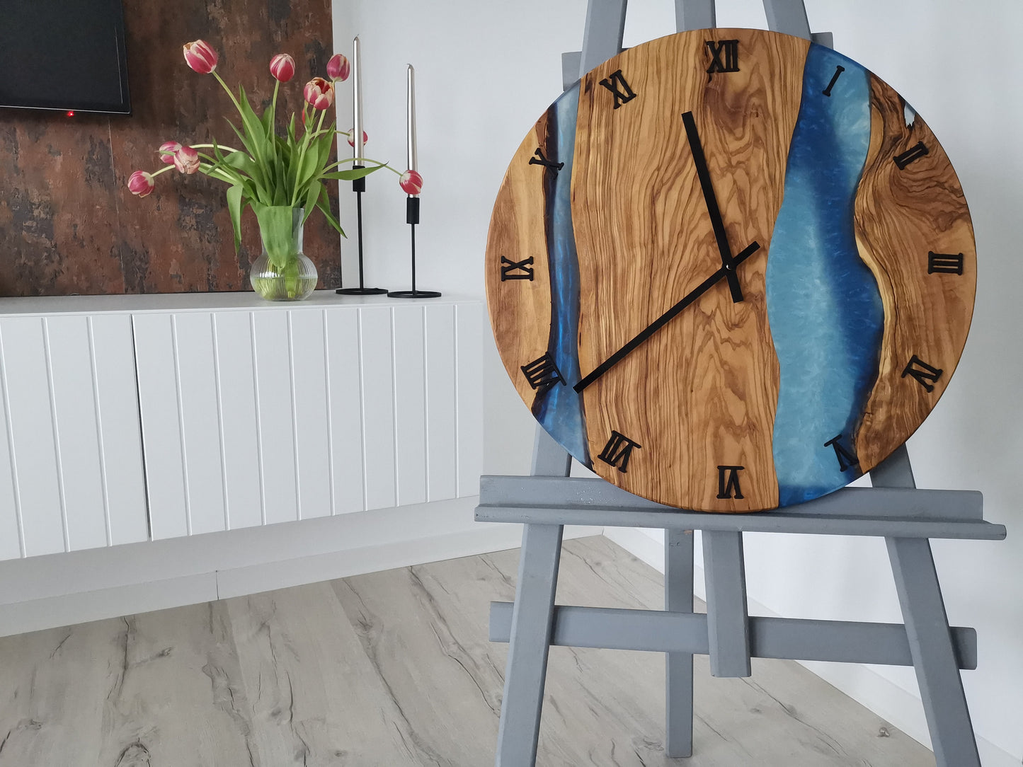Handgefertigte XXL Epoxidwanduhr