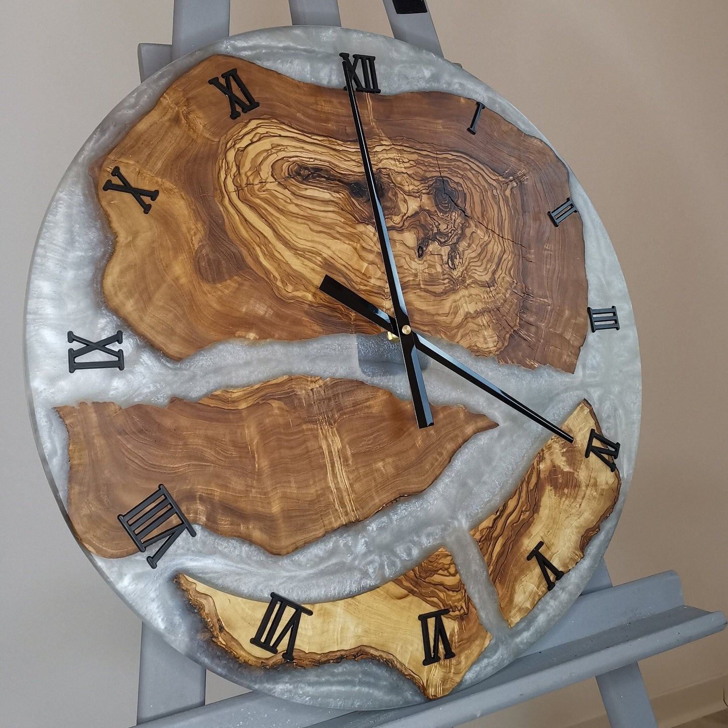Handgefertigte XXL Epoxidwanduhr