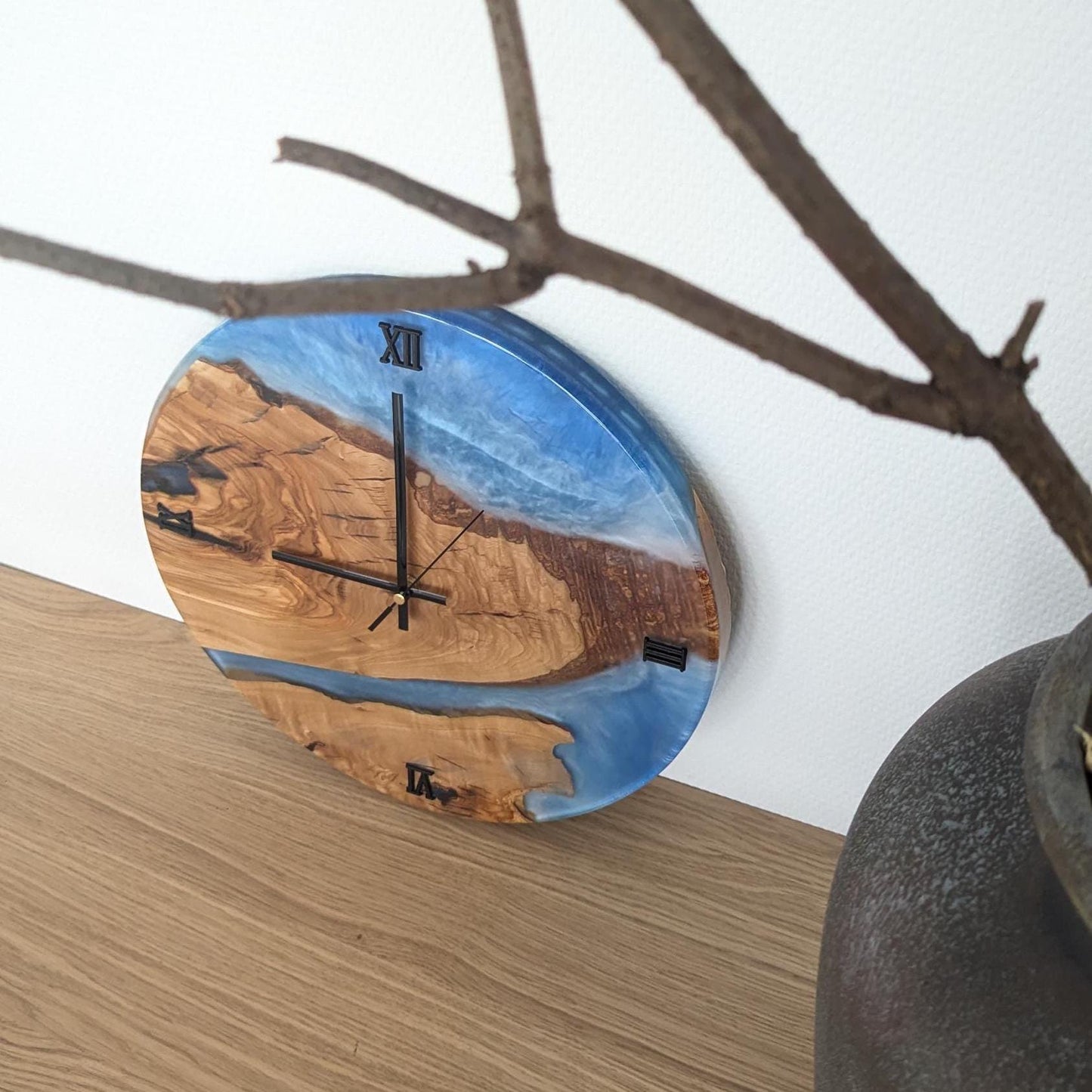 Handgefertigte XXL Epoxidwanduhr