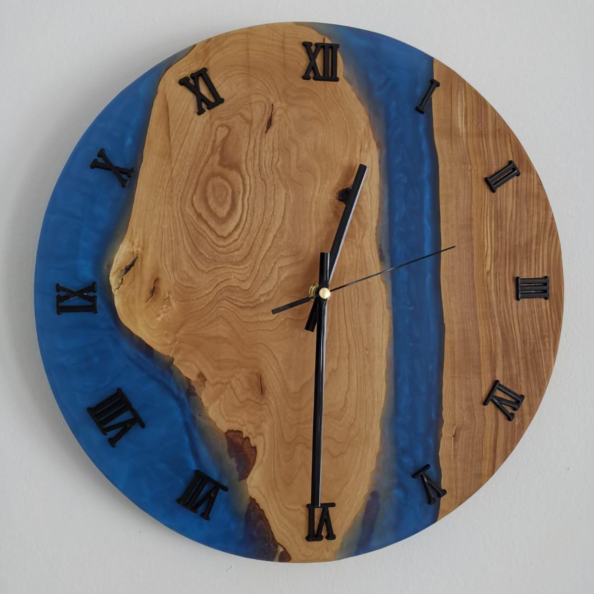 Handgefertigte XXL Epoxidwanduhr