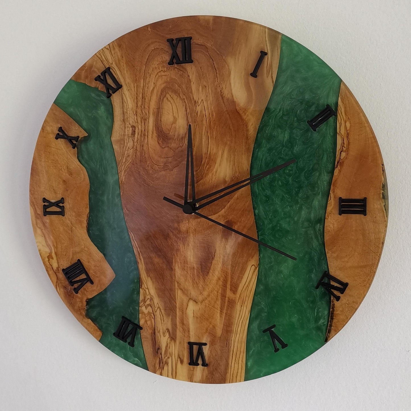 Handgefertigte XXL Epoxidwanduhr