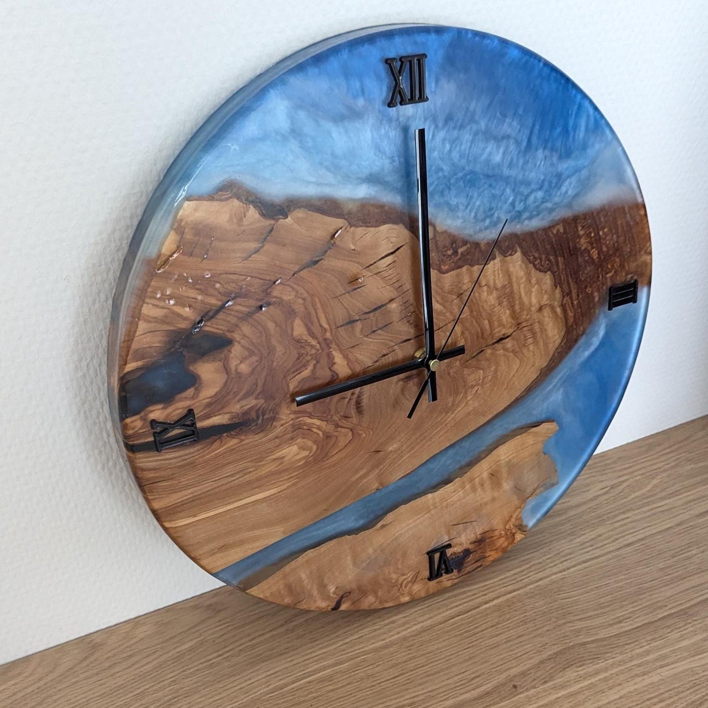 Handgefertigte XXL Epoxidwanduhr